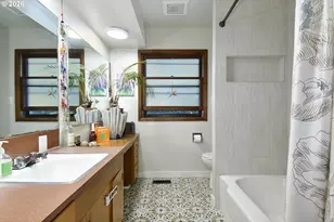 2405 NE Morgan St, Portland, OR 97211 - Photo 9