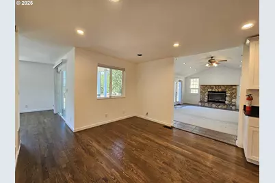 2750 SE Booth Ave, Roseburg, OR 97470 - Photo 5