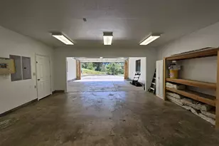2750 SE Booth Ave, Roseburg, OR 97470 - Photo 33