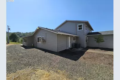 2750 SE Booth Ave, Roseburg, OR 97470 - Photo 35