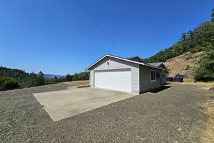 2750 SE Booth Ave, Roseburg, OR 97470 - Photo 35