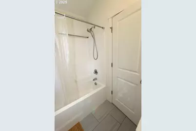 611 SE 142nd Ave #B, Portland, OR 97233 - Photo 9