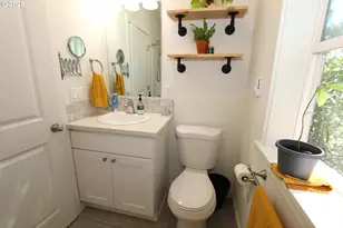 611 SE 142nd Ave, Portland, OR 97233 - Photo 5