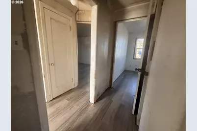 395 36th St, Springfield, OR 97478 - Photo 9