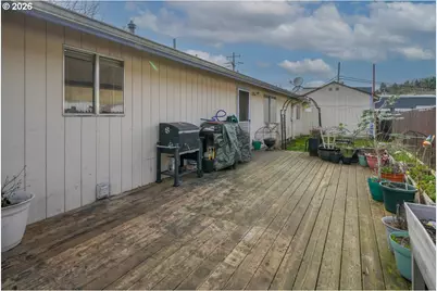 131 N 10th St, Cottage Grove, OR 97424 - Photo 25