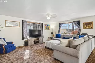 131 N 10th St, Cottage Grove, OR 97424 - Photo 5