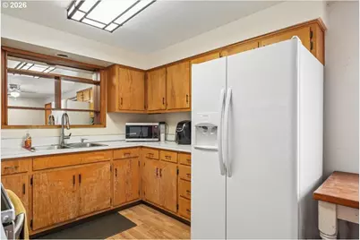 131 N 10th St, Cottage Grove, OR 97424 - Photo 9