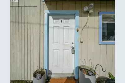 131 N 10th St, Cottage Grove, OR 97424 - Photo 3