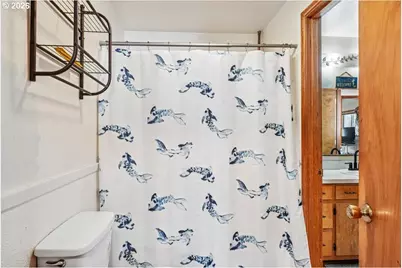 131 N 10th St, Cottage Grove, OR 97424 - Photo 21