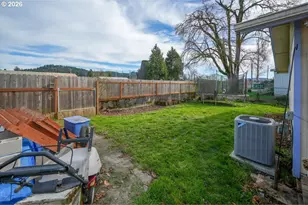 131 N 10th St, Cottage Grove, OR 97424 - Photo 27