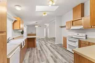 20191 Hwy 42, Myrtle Point, OR 97458 - Photo 15