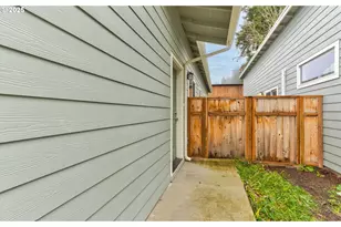 1020 3rd Ave, Castle Rock, WA 98611 - Photo 9