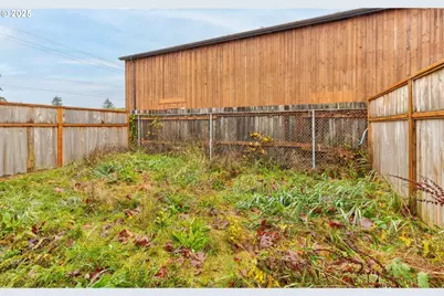 1020 3rd Ave, Castle Rock, WA 98611 - Photo 11