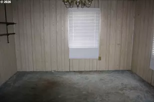 882 NE Rifle Range St, Roseburg, OR 97470 - Photo 5