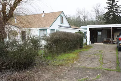 882 NE Rifle Range St, Roseburg, OR 97470 - Photo 3