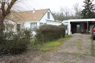 882 NE Rifle Range St, Roseburg, OR 97470 - Photo 3