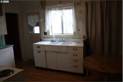 882 NE Rifle Range St, Roseburg, OR 97470 - Photo 9