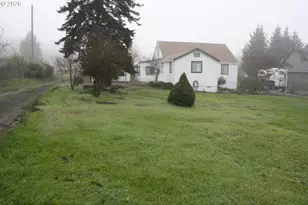 882 NE Rifle Range St, Roseburg, OR 97470 - Photo 15