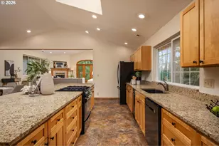 1471 Burns St, West Linn, OR 97068 - Photo 5