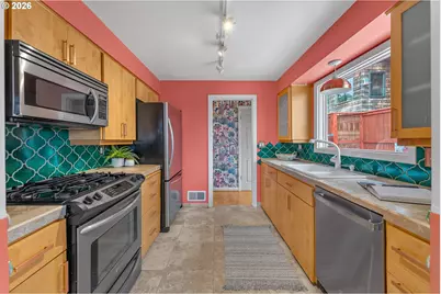 307 SW Hamilton St, Portland, OR 97239 - Photo 15