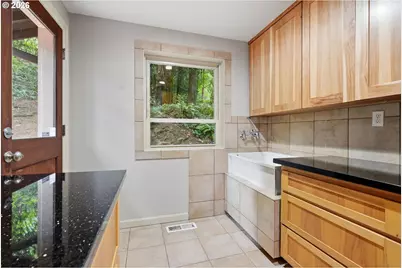 7325 SE Barbara Welch Rd, Portland, OR 97236 - Photo 11