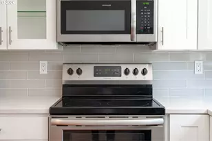 2146 SE 119th Ave, Portland, OR 97216 - Photo 9