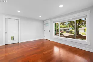 2146 SE 119th Ave, Portland, OR 97216 - Photo 5
