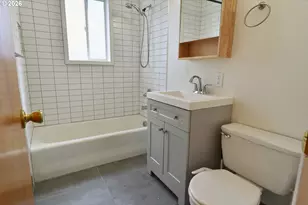 5800 SE Woodstock Blvd, Portland, OR 97206 - Photo 9