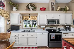 3220 Crescent Ave, Eugene, OR 97408 - Photo 13