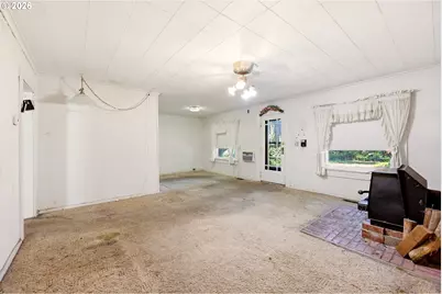 13646 SE Rhine St, Portland, OR 97236 - Photo 5