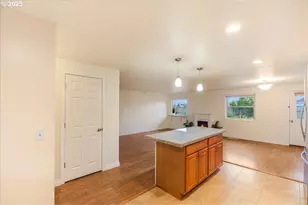 2049 SE Gerhard Dr, Hillsboro, OR 97123 - Photo 11