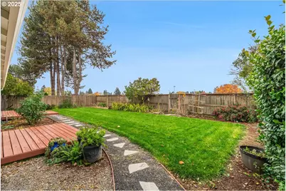 2049 SE Gerhard Dr, Hillsboro, OR 97123 - Photo 27