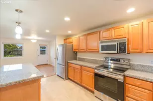 2049 SE Gerhard Dr, Hillsboro, OR 97123 - Photo 7