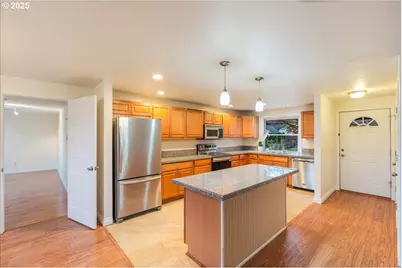 2049 SE Gerhard Dr, Hillsboro, OR 97123 - Photo 5