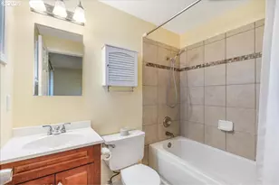 2049 SE Gerhard Dr, Hillsboro, OR 97123 - Photo 19