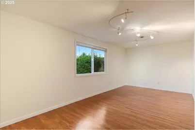 2049 SE Gerhard Dr, Hillsboro, OR 97123 - Photo 15