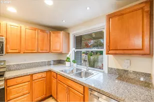 2049 SE Gerhard Dr, Hillsboro, OR 97123 - Photo 9