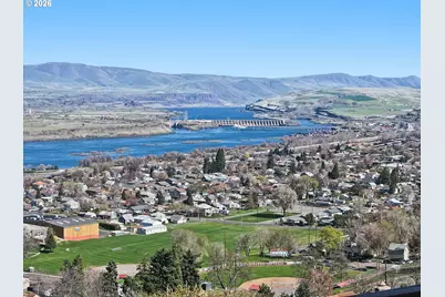 915 E 18th St, The Dalles, OR 97058 - Photo 3