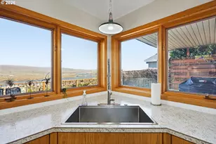 915 E 18th St, The Dalles, OR 97058 - Photo 21