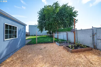 1070 Bethel Dr, Eugene, OR 97402 - Photo 35