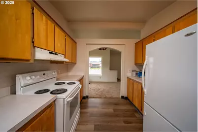 1413 Hawthorne Ave, Reedsport, OR 97467 - Photo 11