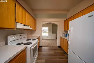 1413 Hawthorne Ave, Reedsport, OR 97467 - Photo 11