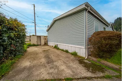 1413 Hawthorne Ave, Reedsport, OR 97467 - Photo 31