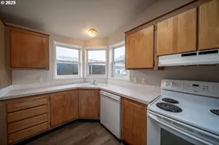 1413 Hawthorne Ave, Reedsport, OR 97467 - Photo 9