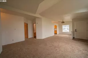 1413 Hawthorne Ave, Reedsport, OR 97467 - Photo 7