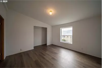 1413 Hawthorne Ave, Reedsport, OR 97467 - Photo 19