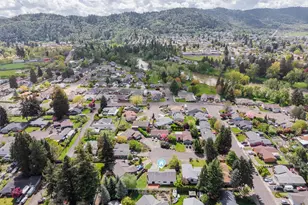 1676 NW Youngwood Ct, Roseburg, OR 97471 - Photo 47