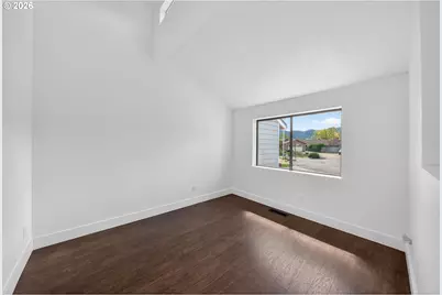 1676 NW Youngwood Ct, Roseburg, OR 97471 - Photo 7