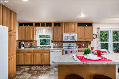 4567 Foulweather St, Florence, OR 97439 - Photo 9