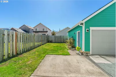 781 Kentucky Ave, Coos Bay, OR 97420 - Photo 9